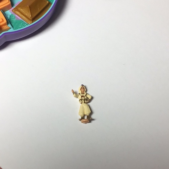 1995 Disney Blue Bird Polly Pocket Aladdin Compact with Aladdin figure - Picture 6 of 8